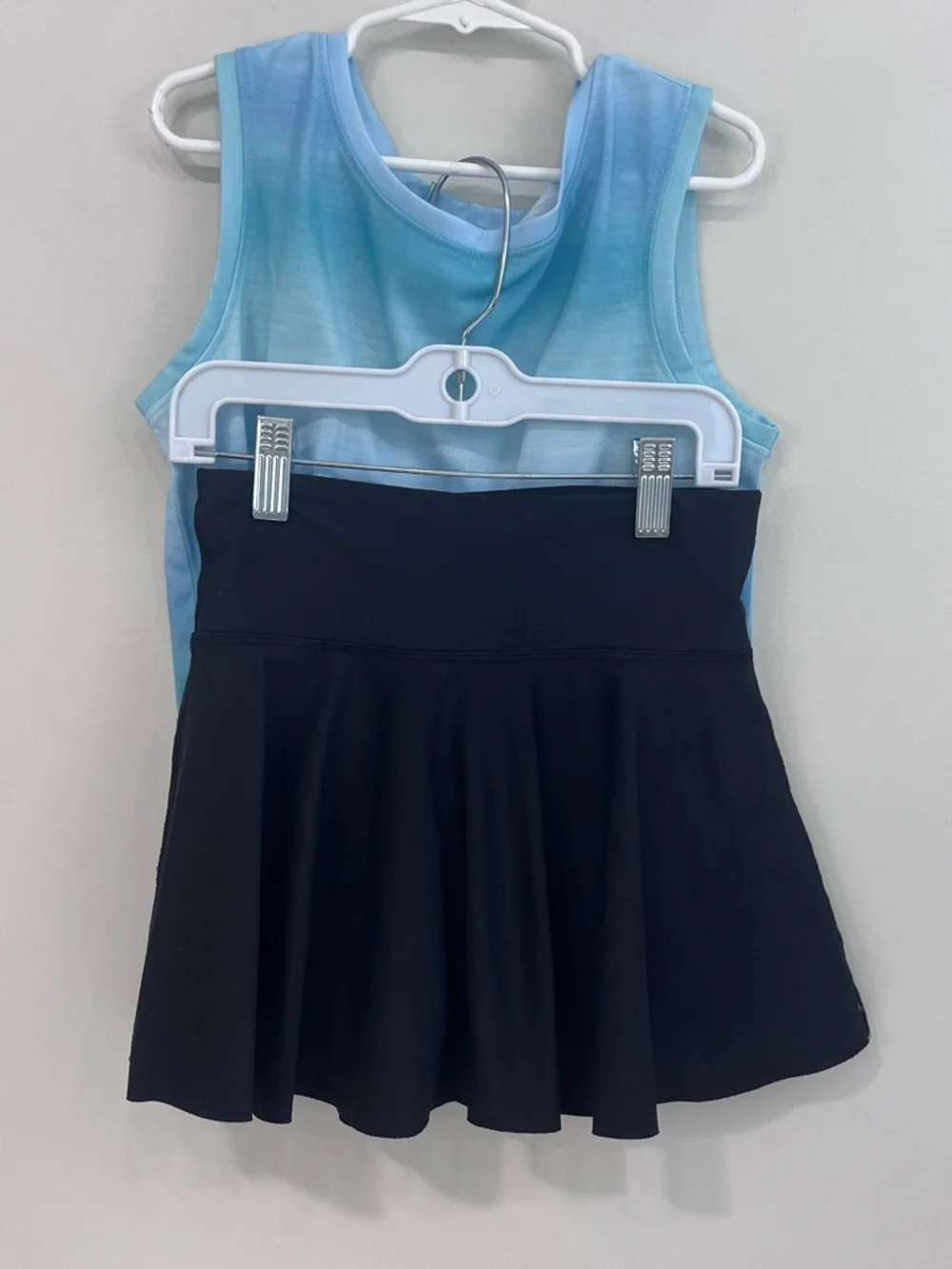 Old Navy Girls Athletic Circle Skater Skort with tank top  Girls 8